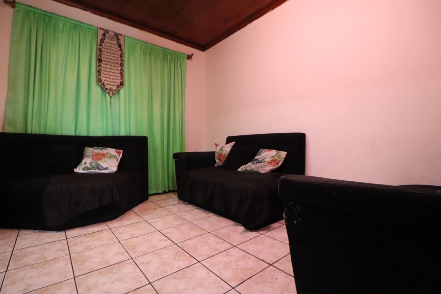 5 Bedroom Property for Sale in Lentegeur Western Cape